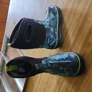 Bogs size 8 toddler